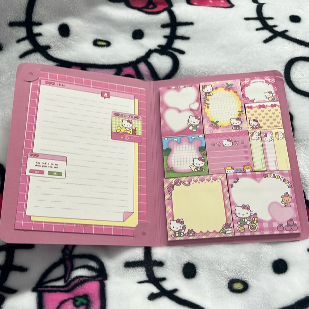 Hello Kitty Memo Book-Style Set of Sticky Notes and Stationary Pages